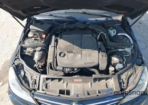 2014 Mercedes-Benz C 300 Luxury 4Matic/Sport 4Matic z USA, uszkodzony, nr VIN WDDGF8AB0ER313490